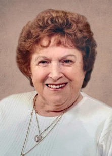 Mme Antoinette Côté