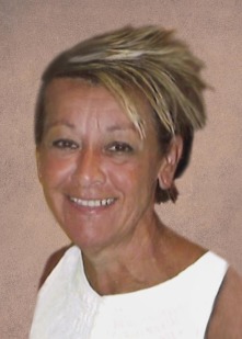 Mme Suzanne Deschênes