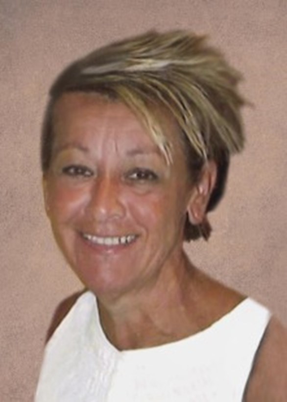 Mme Suzanne Deschênes